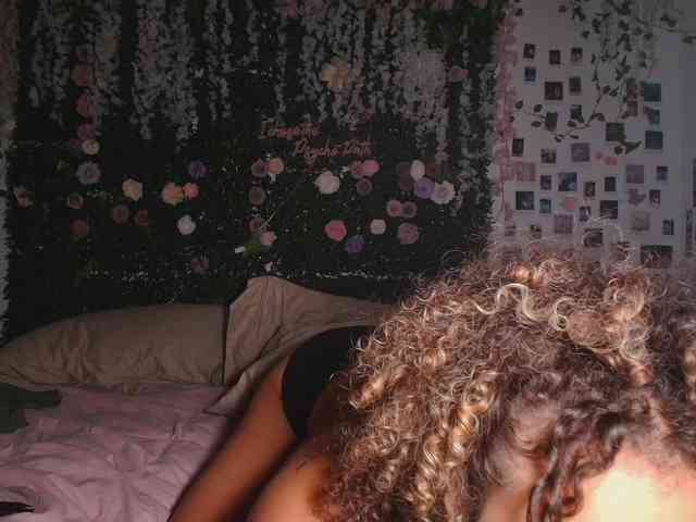 LyraCovee webcam