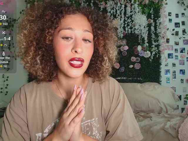 LyraCovee webcam