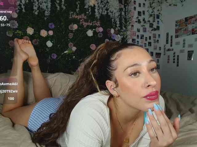 LyraCovee webcam