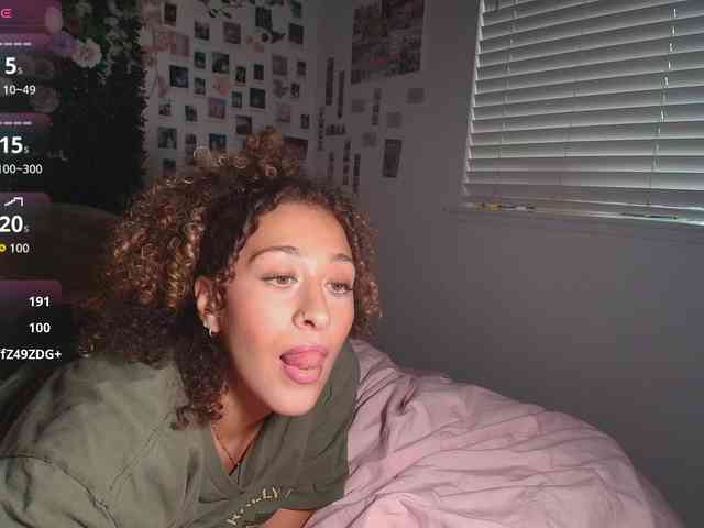 LyraCovee webcam