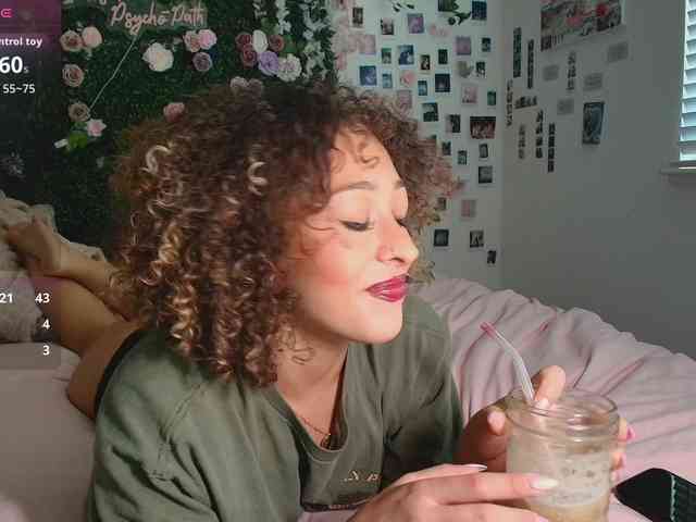 LyraCovee webcam