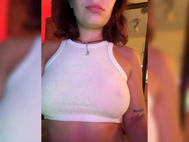 Josie-Den live cam on BongaCams