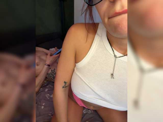 Josie-Den live cam on BongaCams