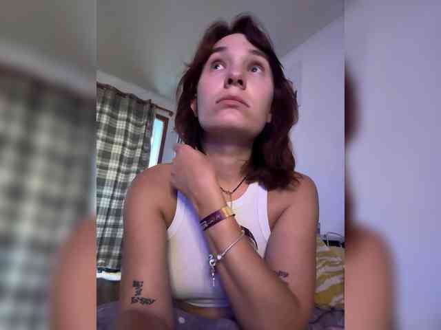 Josie-Den webcam