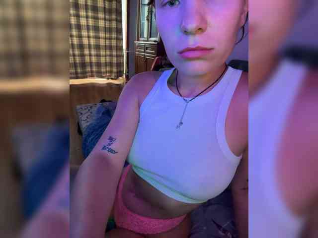 Josie-Den webcam