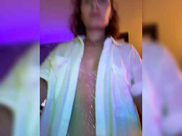 Josie-Den webcam