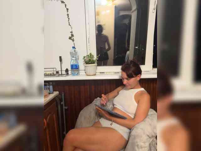 Josie-Den Sex Cam Show