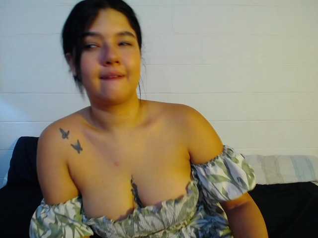 Wildcherry02 live cam on BongaCams