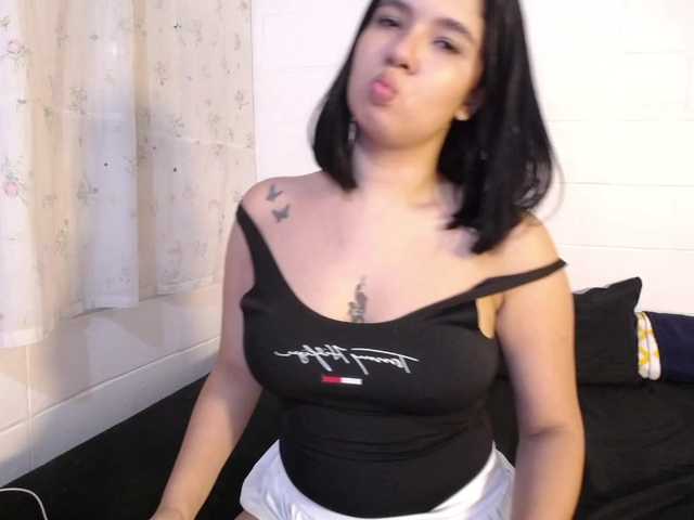 Wildcherry02 live cam on BongaCams