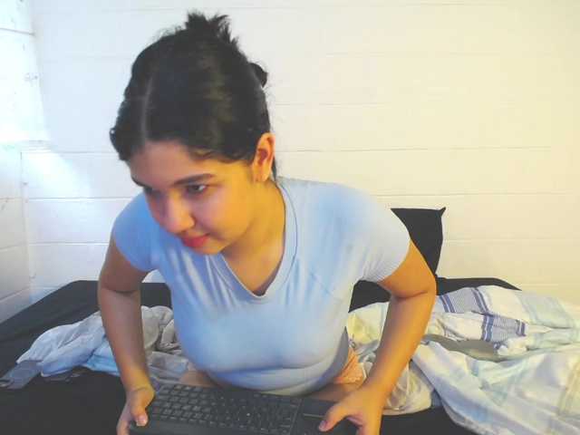 Wildcherry02 live cam on BongaCams