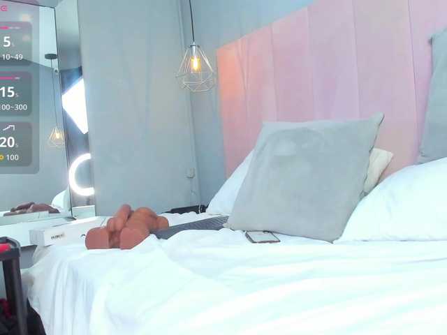 Megan-foxxx live cam on BongaCams
