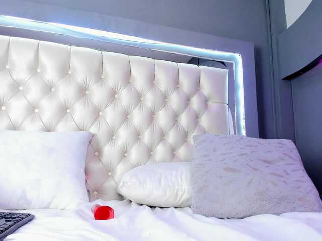 Megan-foxxx live cam on BongaCams