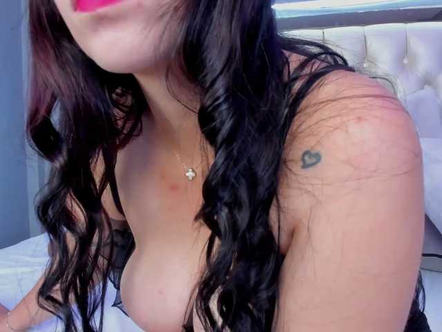 Megan-foxxx live cam on BongaCams