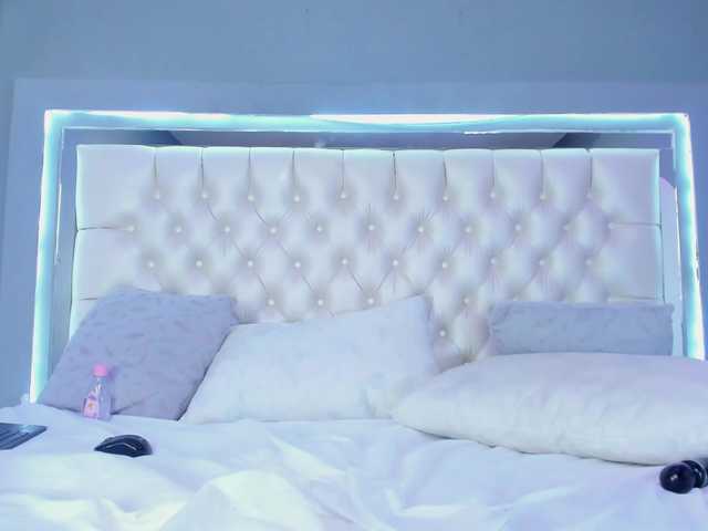 Megan-foxxx live cam preview