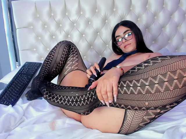Megan-foxxx live cam on BongaCams