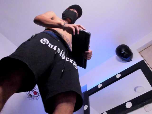 Alejandro900 live cam