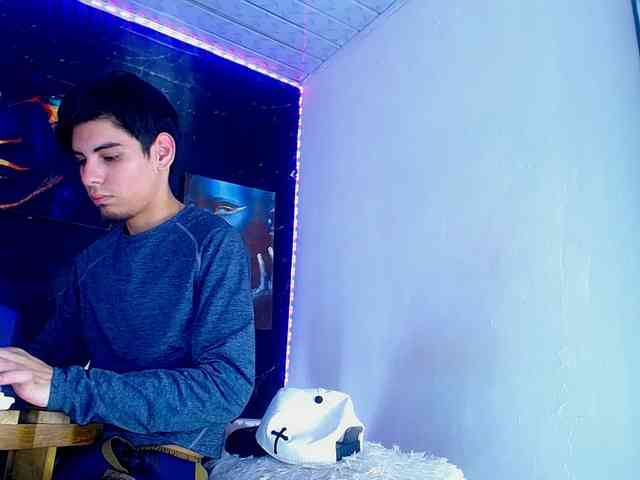 Keishasexybrood's cam show statistics and live stream