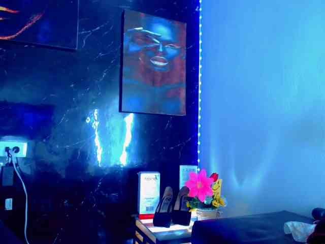 KeishasexyBrood Sex Cam Show