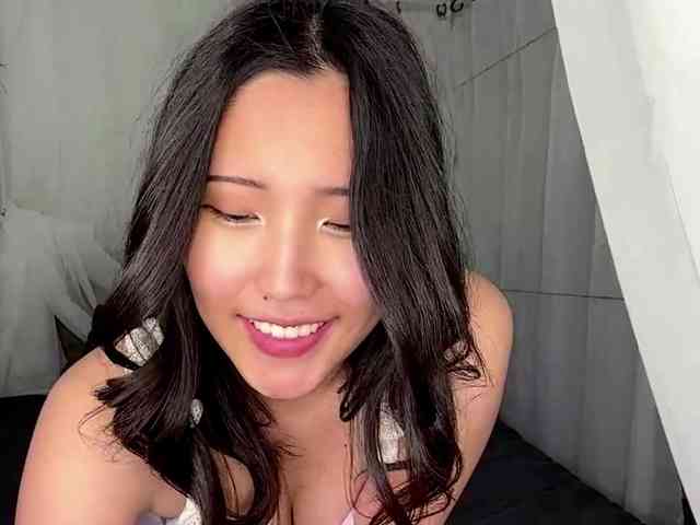 NoreenSemetara webcam