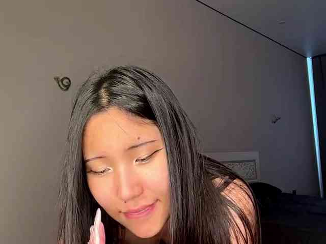 NoreenSemetara webcam