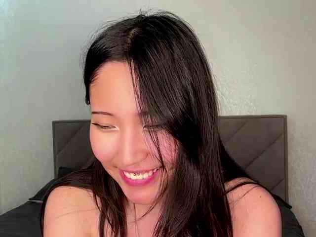 NoreenSemetara webcam