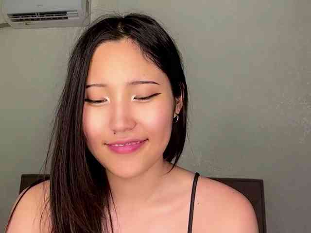 NoreenSemetara webcam