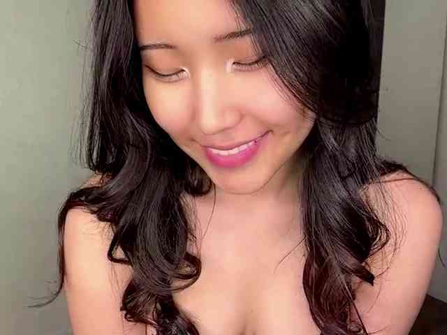 NoreenSemetara webcam