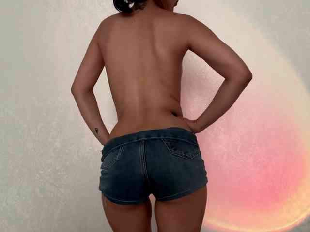 NoreenSemetara webcam