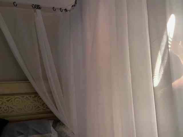 NoreenSemetara webcam