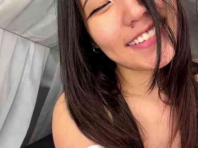NoreenSemetara webcam