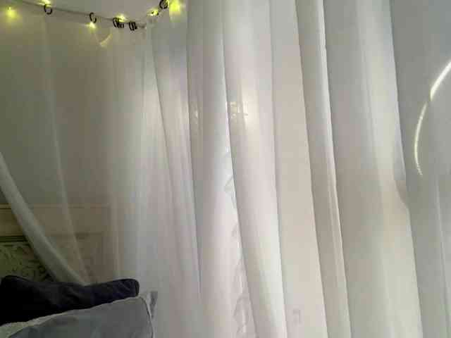 NoreenSemetara webcam
