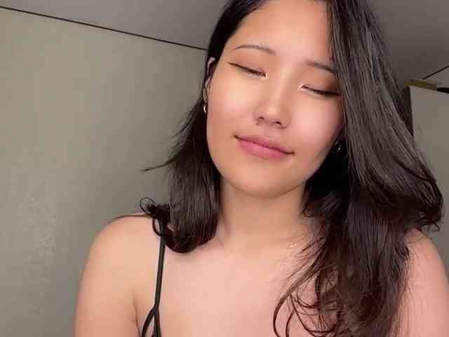 NoreenSemetara webcam