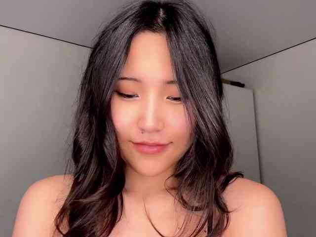 NoreenSemetara webcam