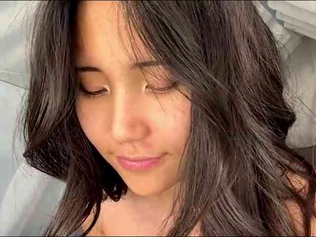 NoreenSemetara webcam