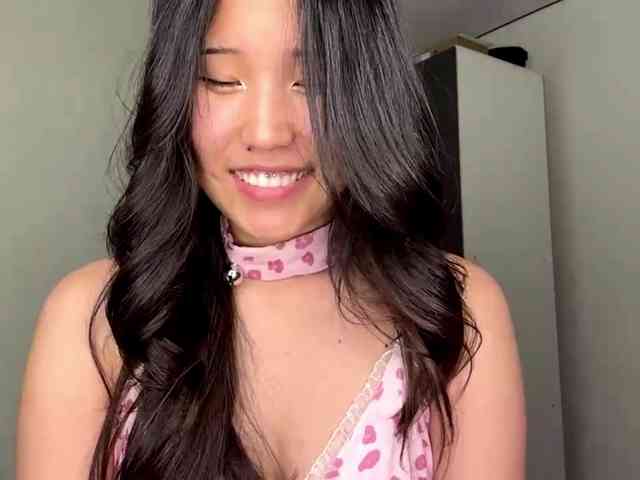 NoreenSemetara webcam
