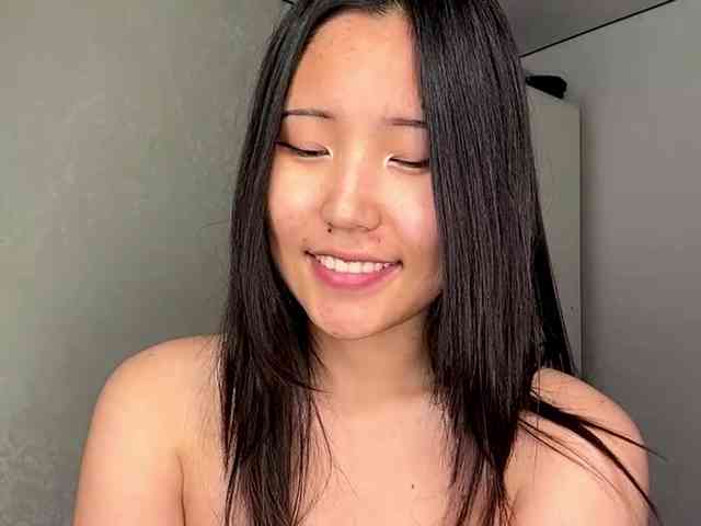 NoreenSemetara webcam