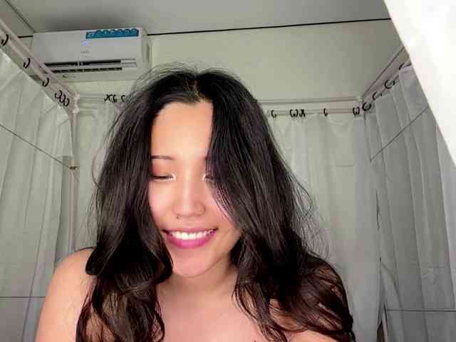 NoreenSemetara webcam