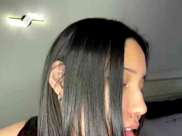 Model: NoreenSemetara