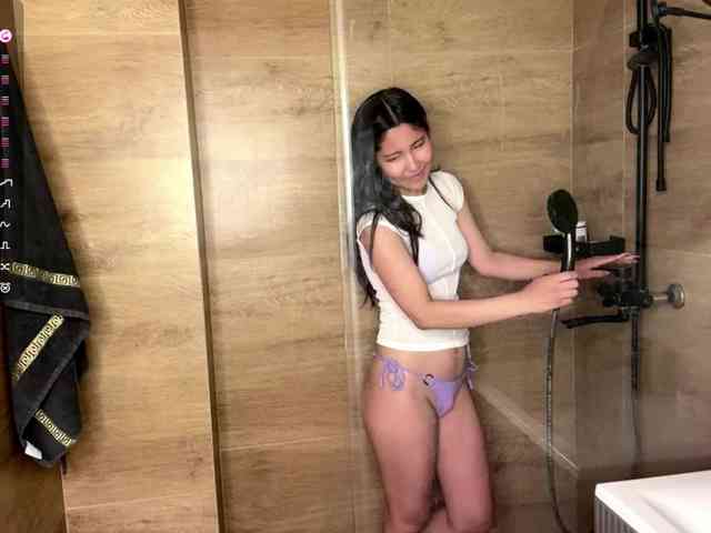 NoreenSemetara webcam