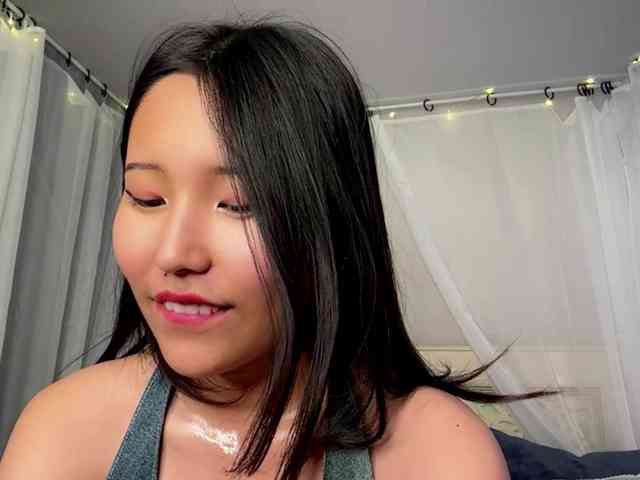 NoreenSemetara webcam