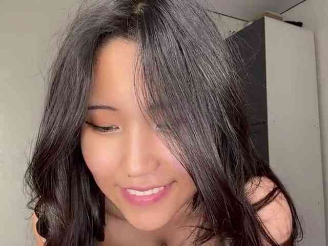 NoreenSemetara webcam