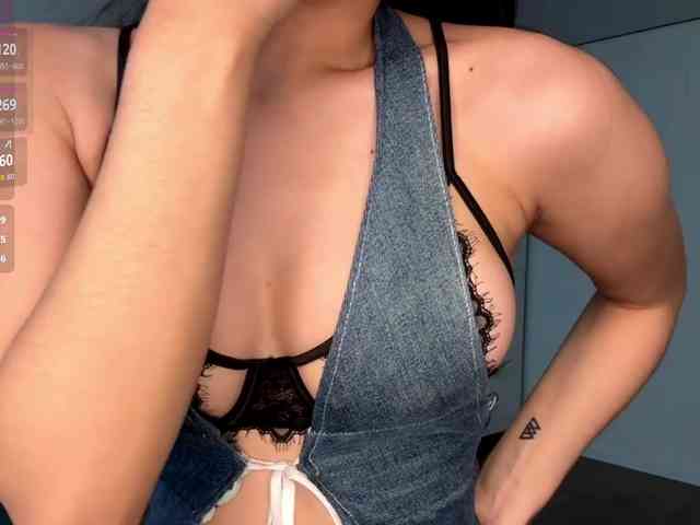 NoreenSemetara webcam