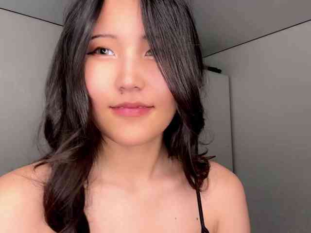 NoreenSemetara webcam