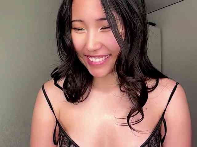 NoreenSemetara webcam