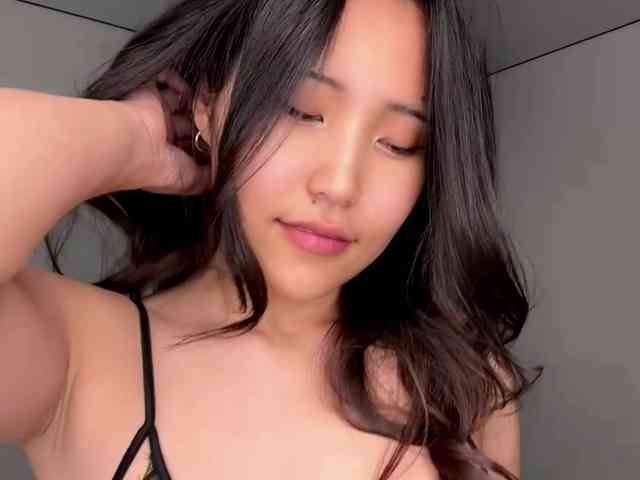NoreenSemetara webcam