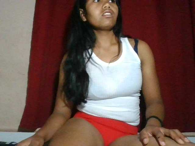 Keziah34 live cam on BongaCams
