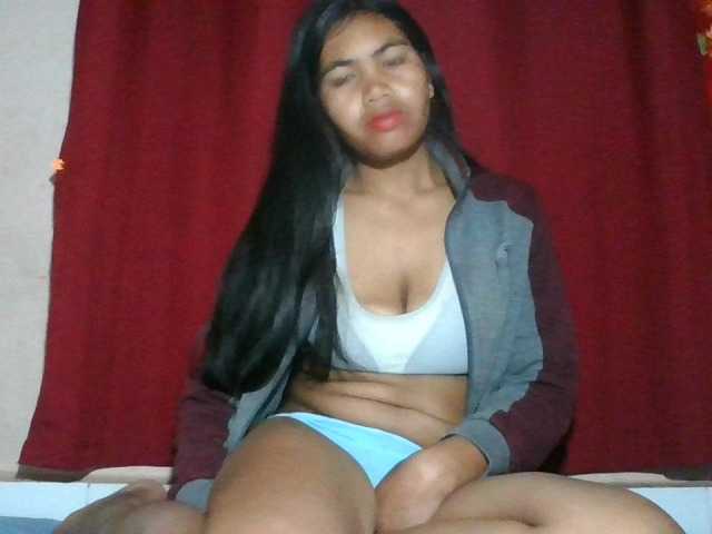 Keziah34 live cam on BongaCams