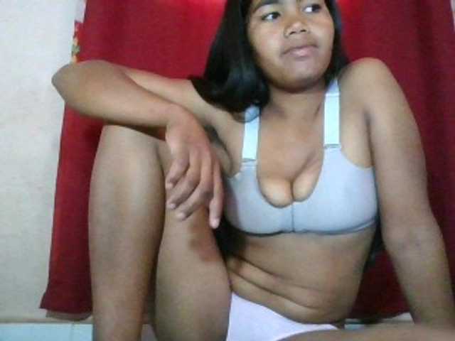 Keziah34 live cam on BongaCams