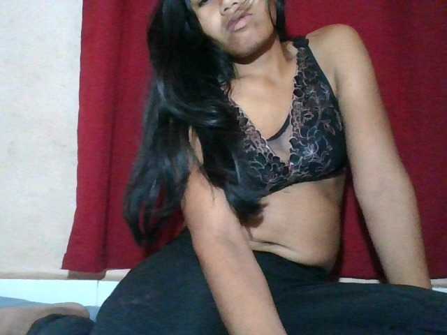 Keziah34 live cam on BongaCams