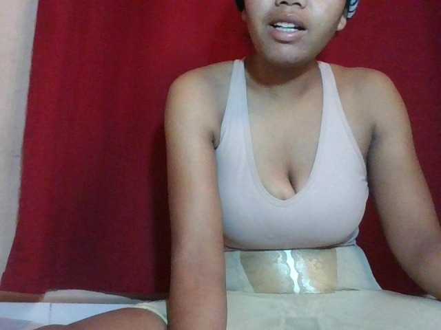 Keziah34 live cam on BongaCams